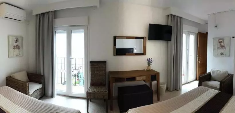 Отель Hostal Enriqueta