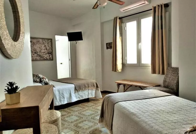 Отель Hostal Enriqueta