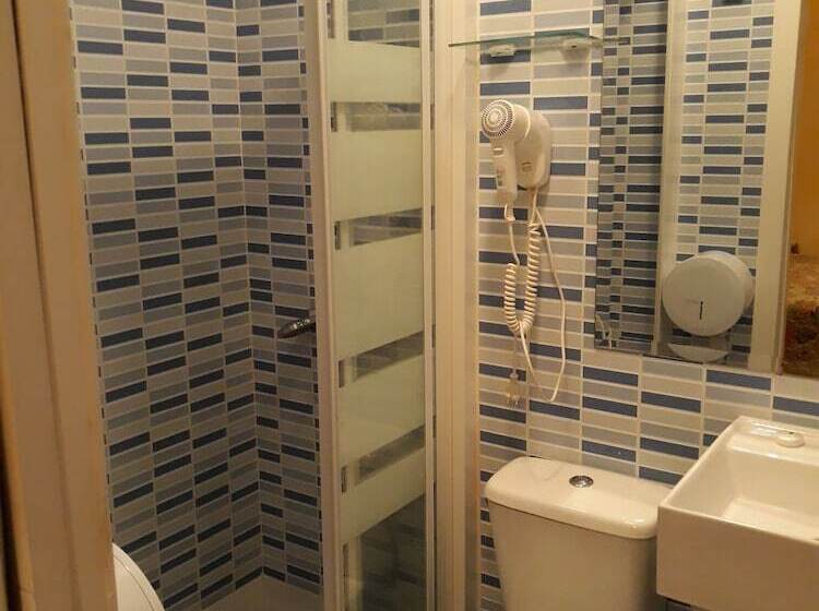 هتل Hostal Fuentesol