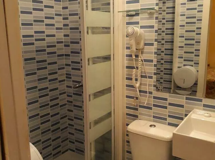 هتل Hostal Fuentesol