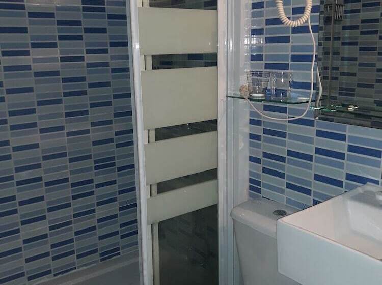 هتل Hostal Fuentesol