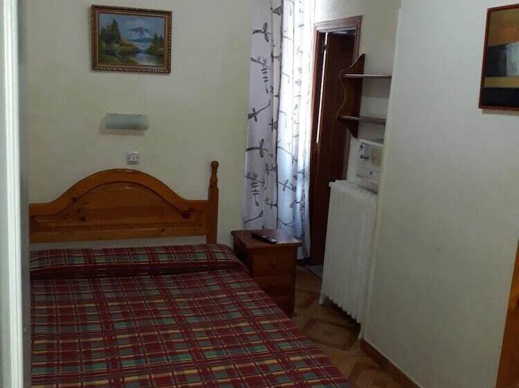 هتل Hostal Fuentesol