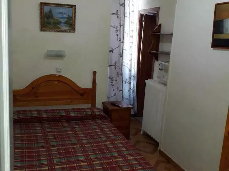 هتل Hostal Fuentesol