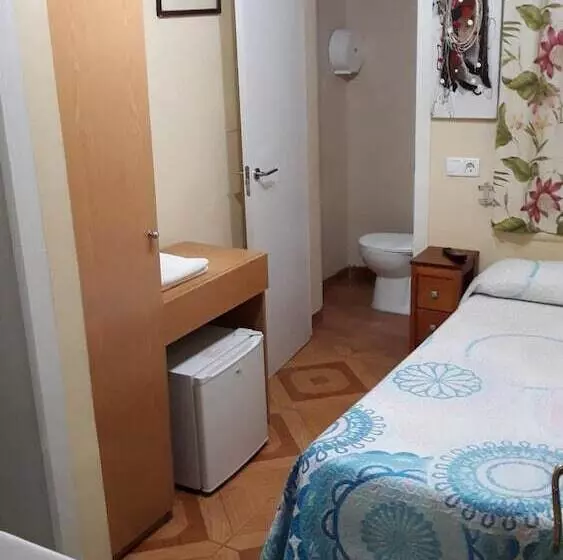 هتل Hostal Fuentesol