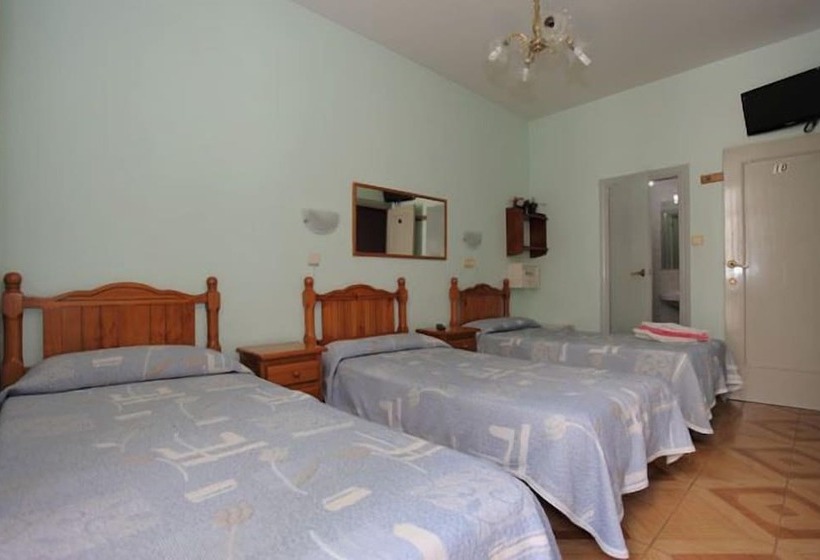 هتل Hostal Fuentesol