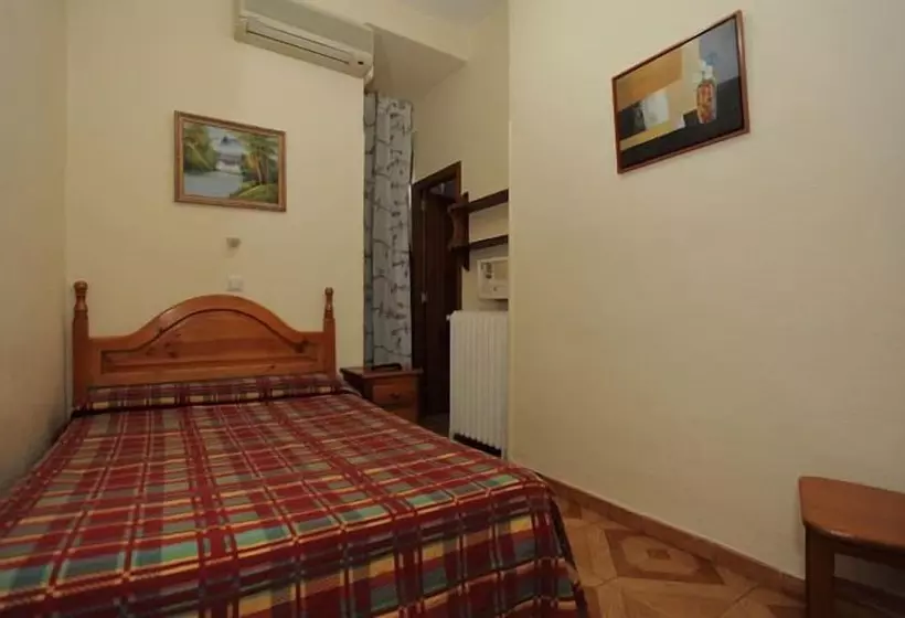 هتل Hostal Fuentesol