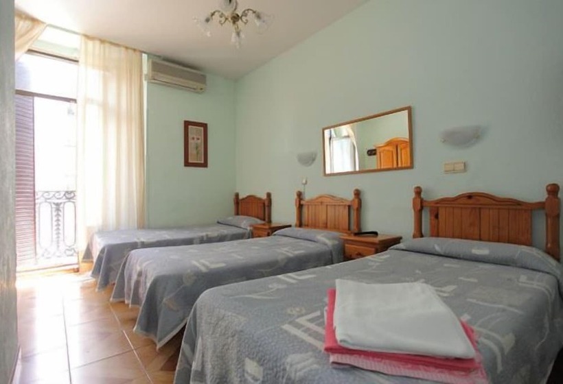 هتل Hostal Fuentesol