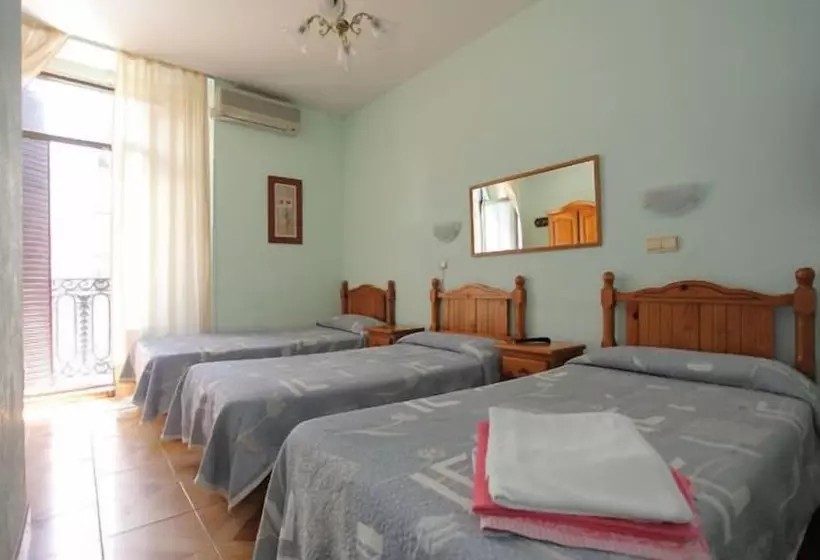 هتل Hostal Fuentesol