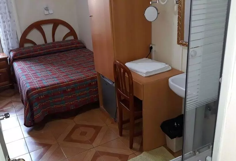 هتل Hostal Fuentesol