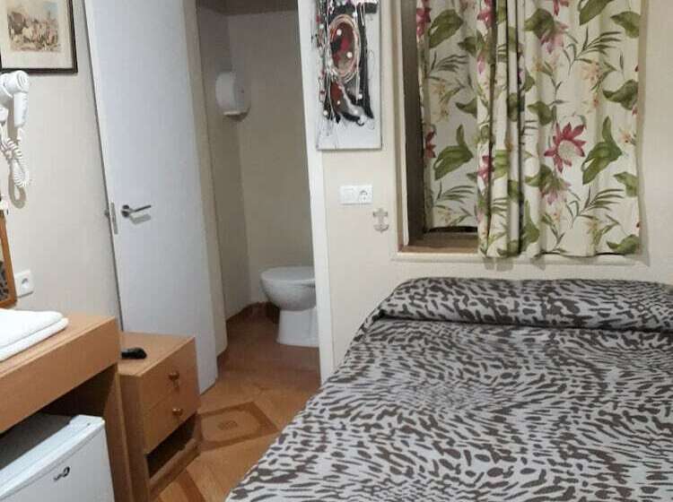 هتل Hostal Fuentesol