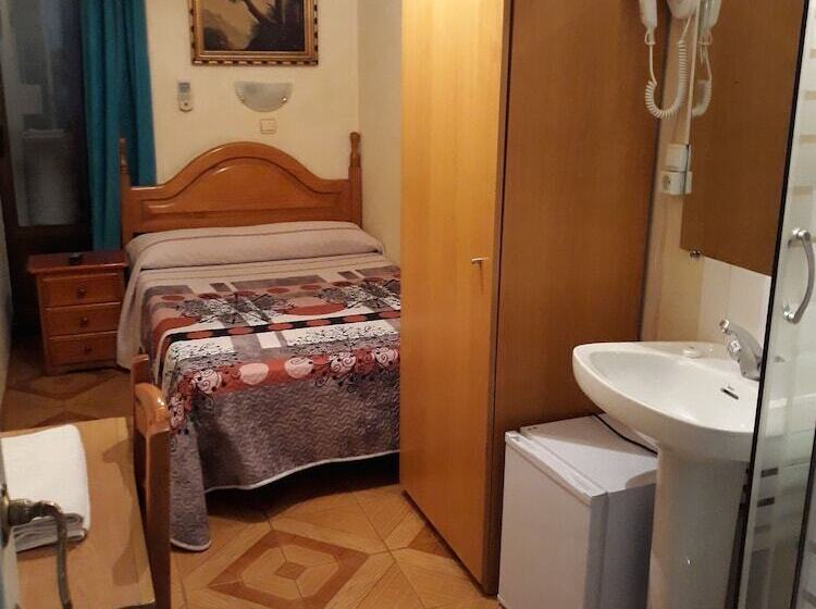 هتل Hostal Fuentesol