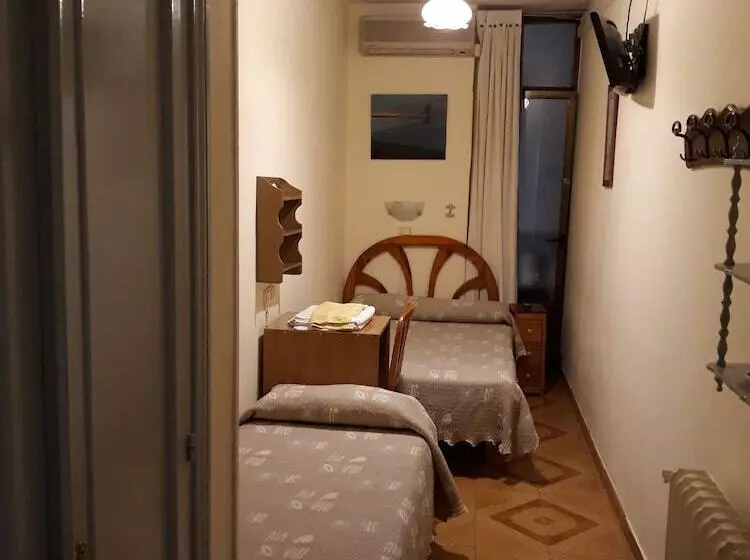 هتل Hostal Fuentesol