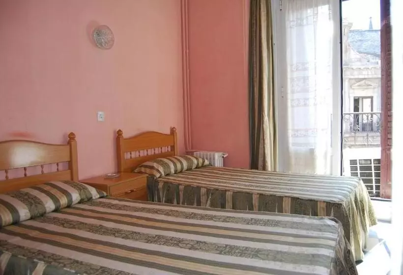 ホテル Hostal La Perla Asturiana