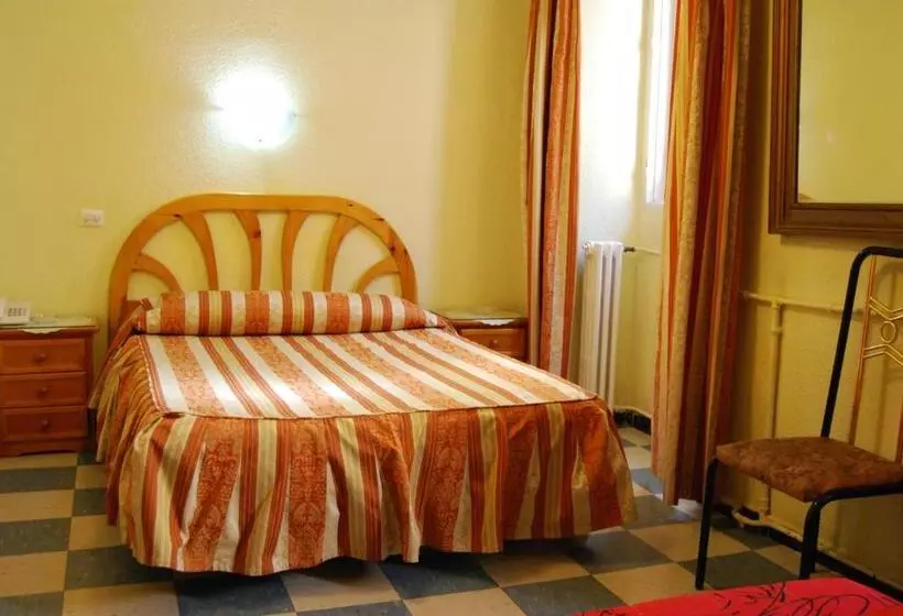 ホテル Hostal La Perla Asturiana