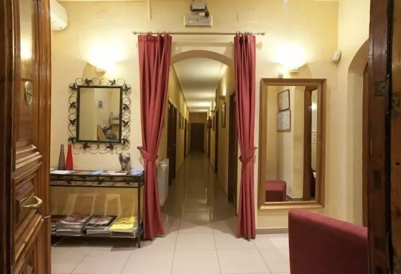 هتل Hostal Prim
