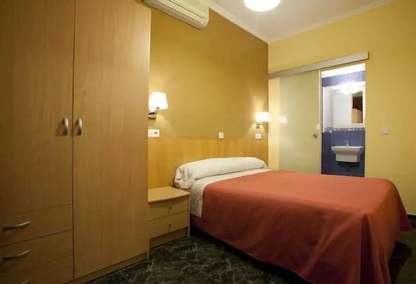 هتل Hostal Prim