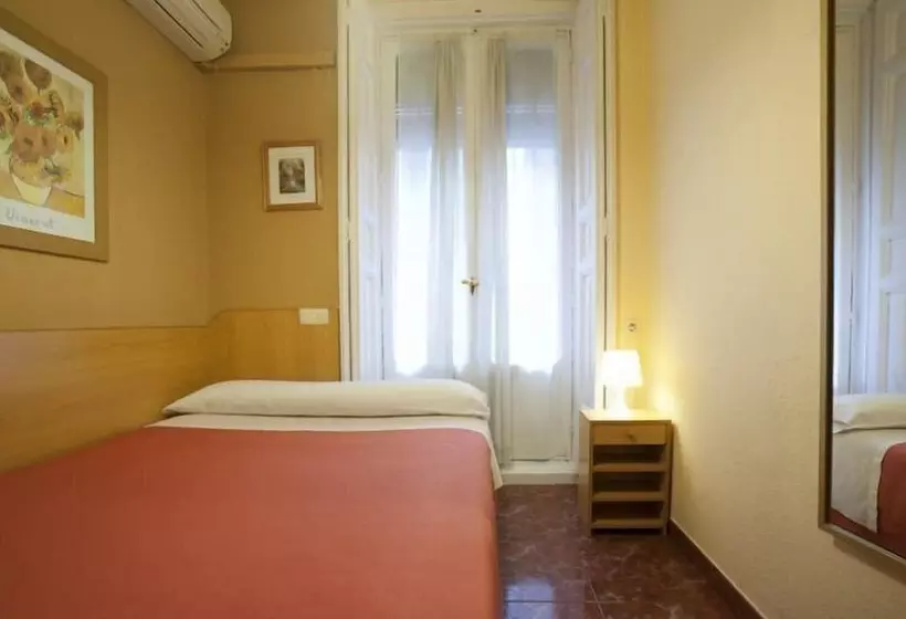 هتل Hostal Prim