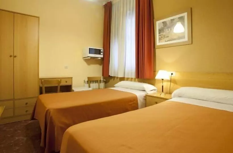 هتل Hostal Prim