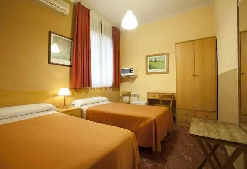 هتل Hostal Prim