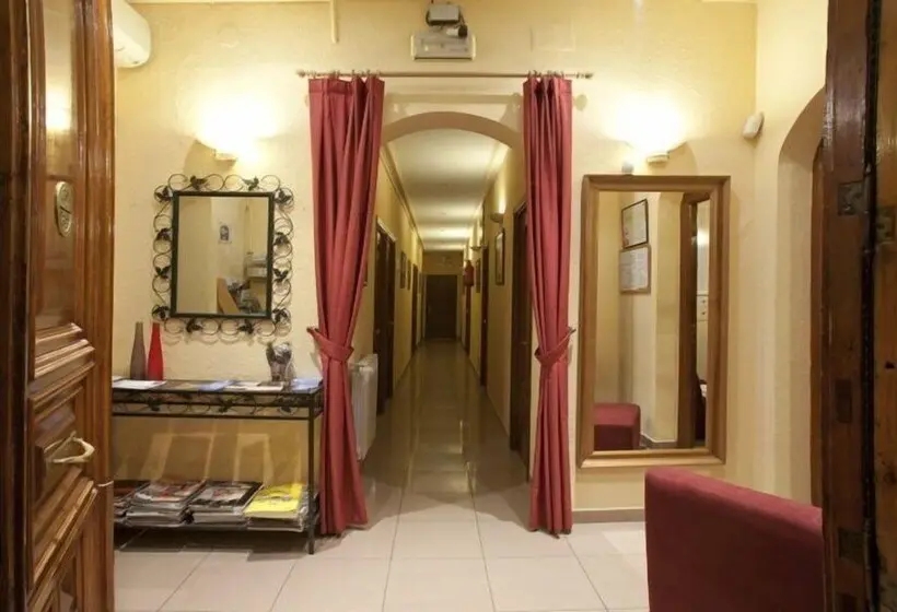 هتل Hostal Prim