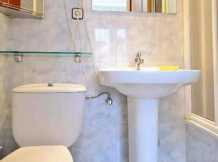 هتل Hostal Sardinero