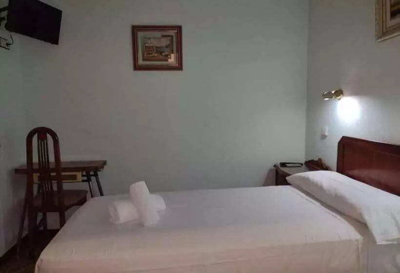هتل Hostal Sardinero