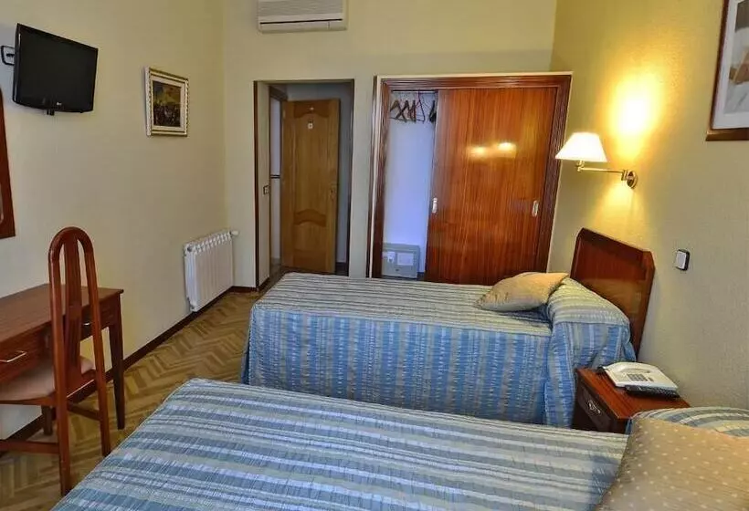 هتل Hostal Sardinero