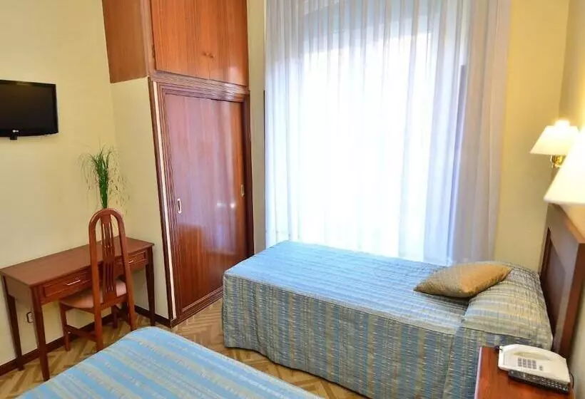 هتل Hostal Sardinero