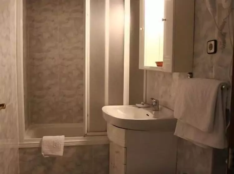 هتل Hostal Sardinero