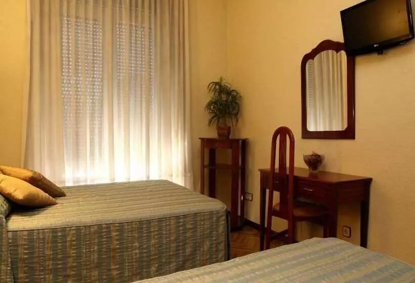 هتل Hostal Sardinero