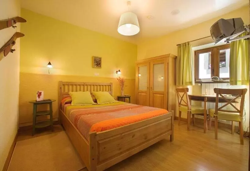 Отель Rural Besaro Selva De Irati