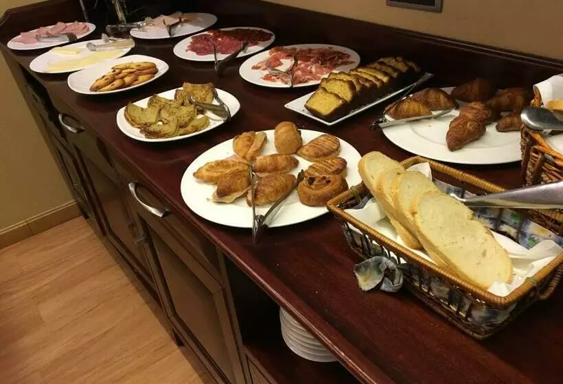 Отель Campoamor