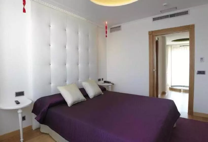 Отель Campoamor