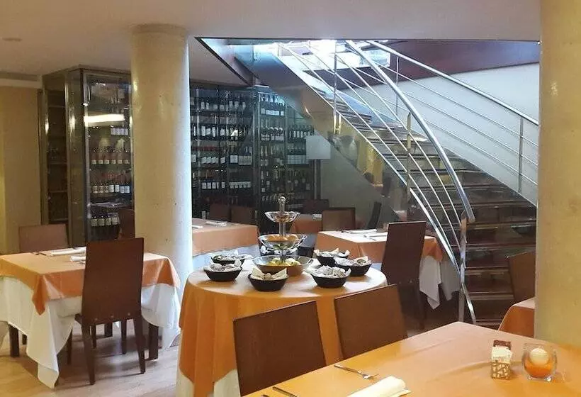 Отель Campoamor