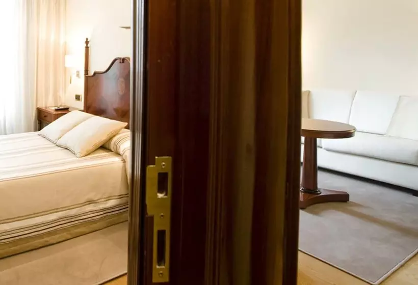 Отель Campoamor