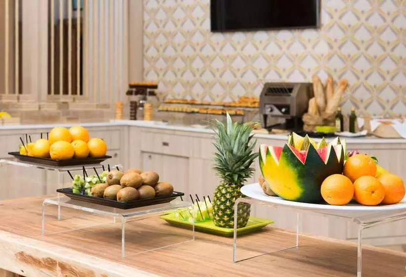 فندق Guadalajara & Conference Center Affiliated by Melia