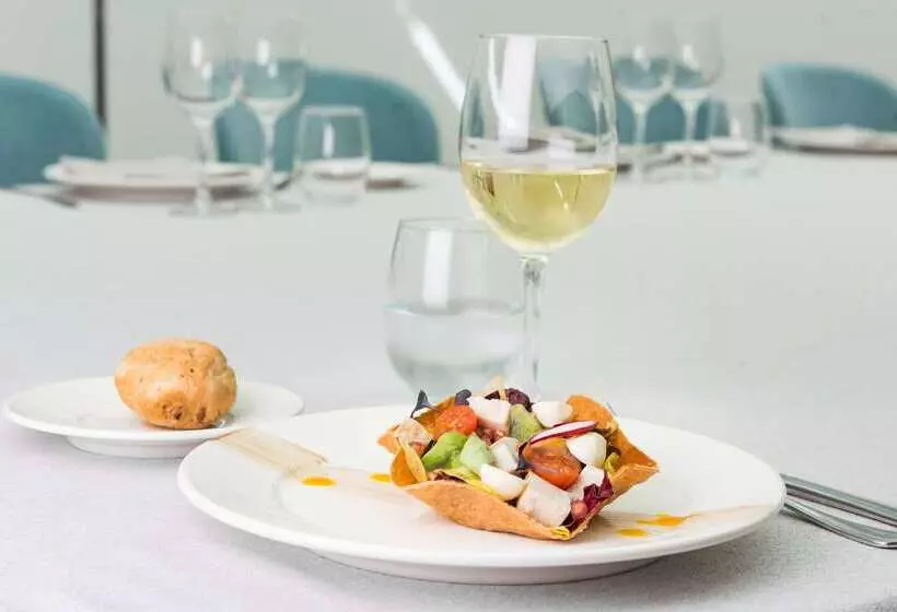 فندق Guadalajara & Conference Center Affiliated by Melia