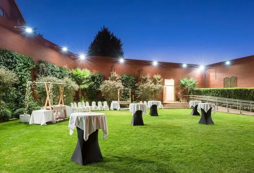 فندق Guadalajara & Conference Center Affiliated by Melia