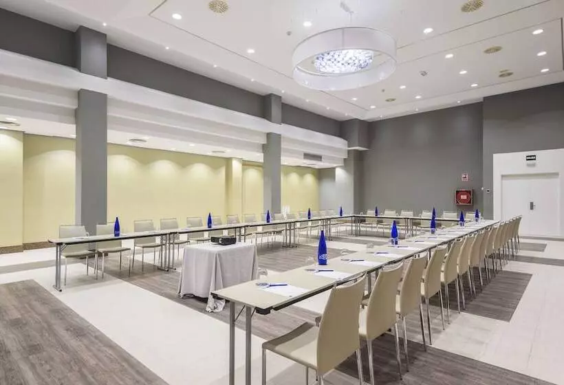 فندق Guadalajara & Conference Center Affiliated by Melia