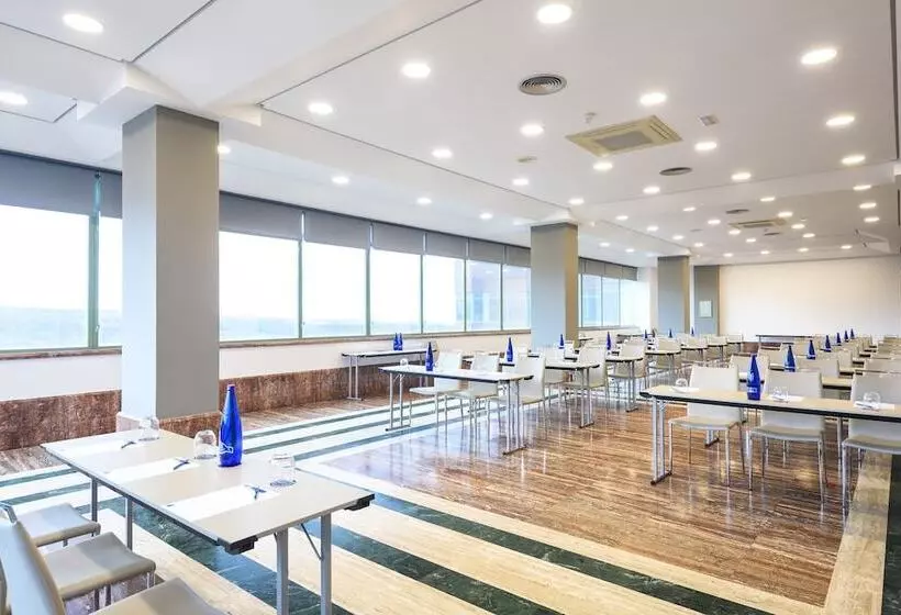 فندق Guadalajara & Conference Center Affiliated by Melia