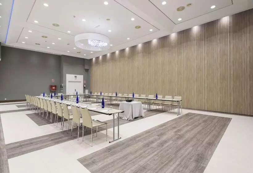 فندق Guadalajara & Conference Center Affiliated by Melia