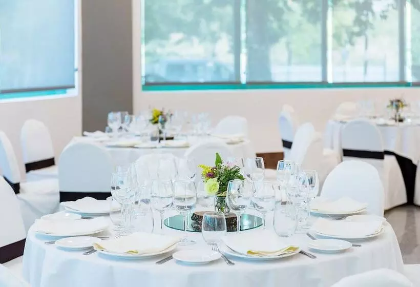 فندق Guadalajara & Conference Center Affiliated by Melia