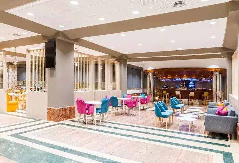 فندق Guadalajara & Conference Center Affiliated by Melia