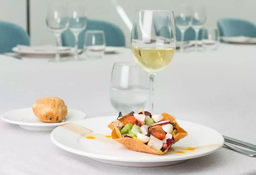 فندق Guadalajara & Conference Center Affiliated by Melia