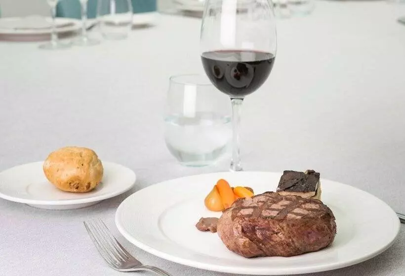 فندق Guadalajara & Conference Center Affiliated by Melia