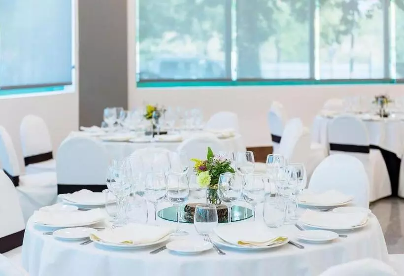 فندق Guadalajara & Conference Center Affiliated by Melia