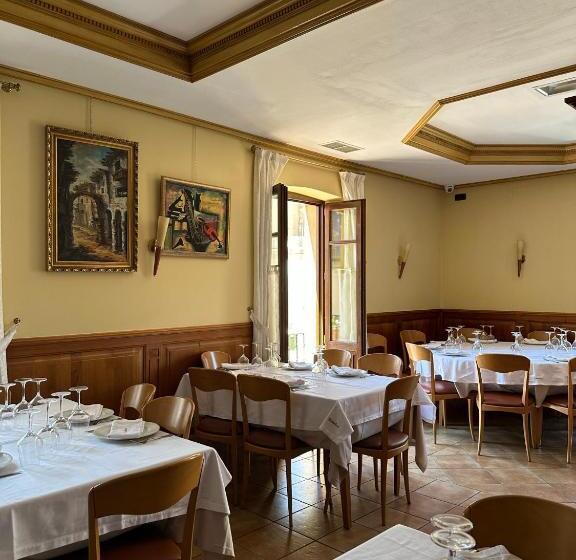 هتل Hostal Restaurante Boccalino
