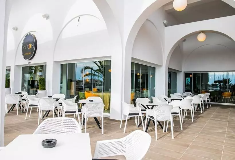 Moon Hotel & Spa