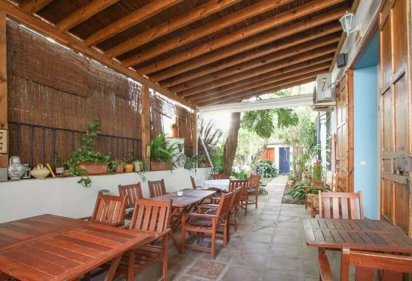 Las Acacias Hostal Restaurante