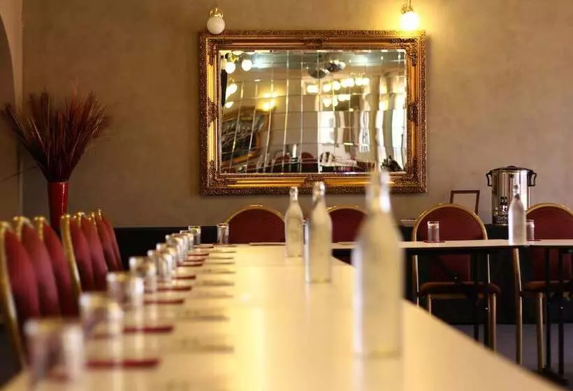 Adelaide International Motel